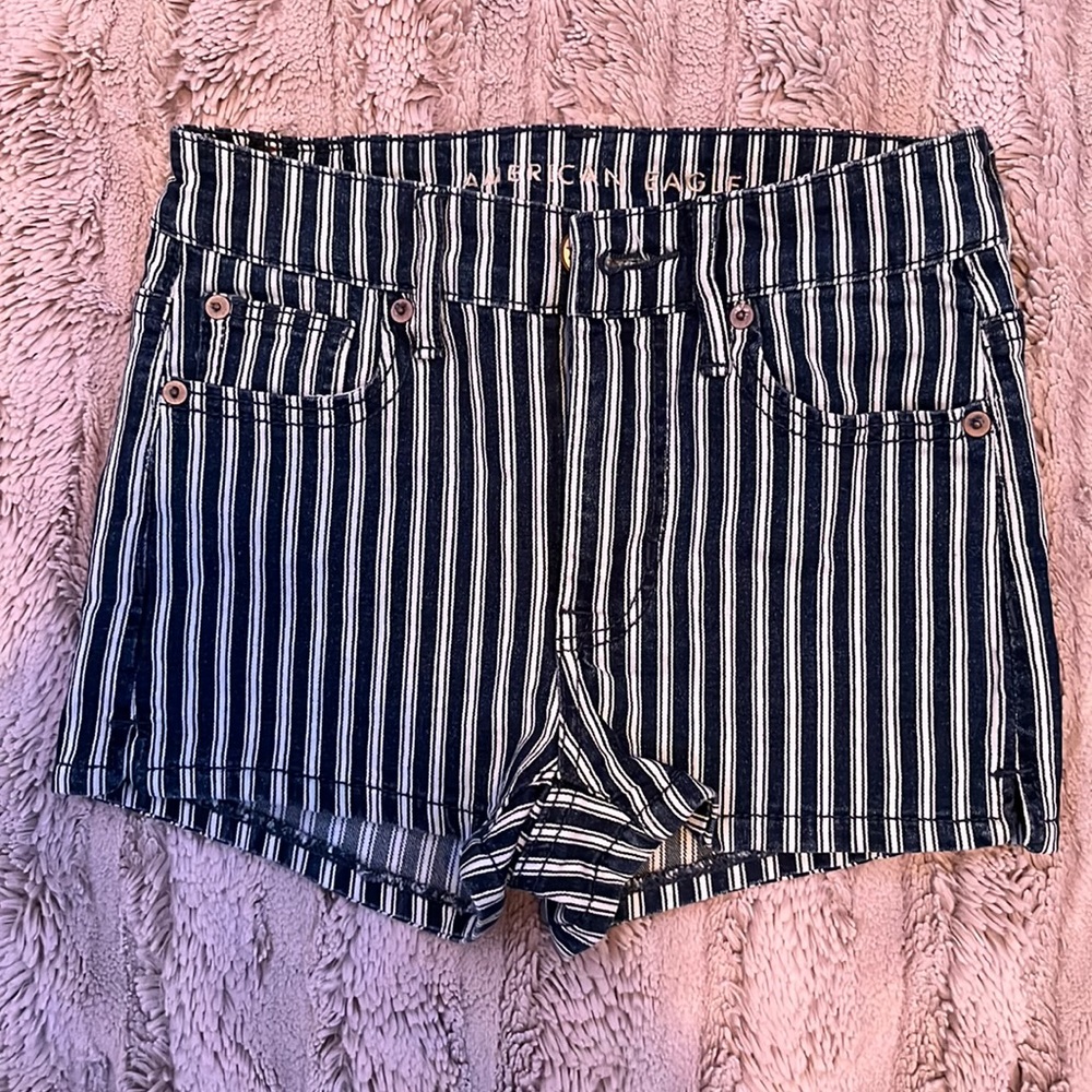 cute striped jean shorts from american eagle!!